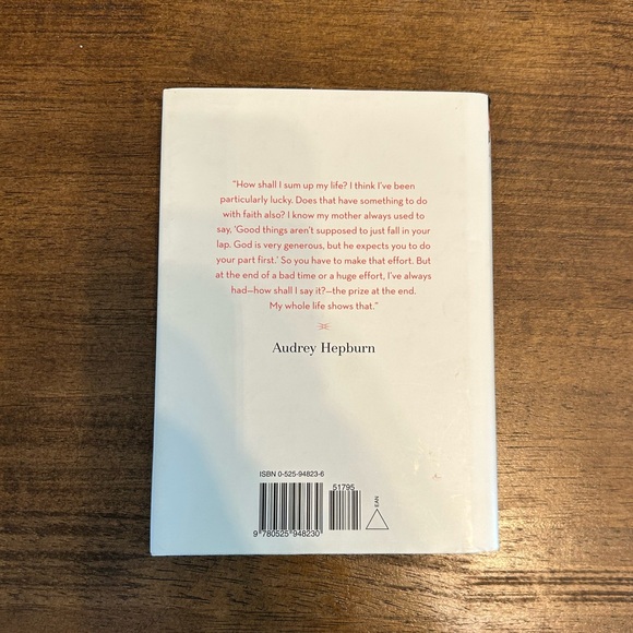 How to Be Lovely: The Audrey Hepburn Way of Life be Melissa Hellstern Book - Picture 3 of 6